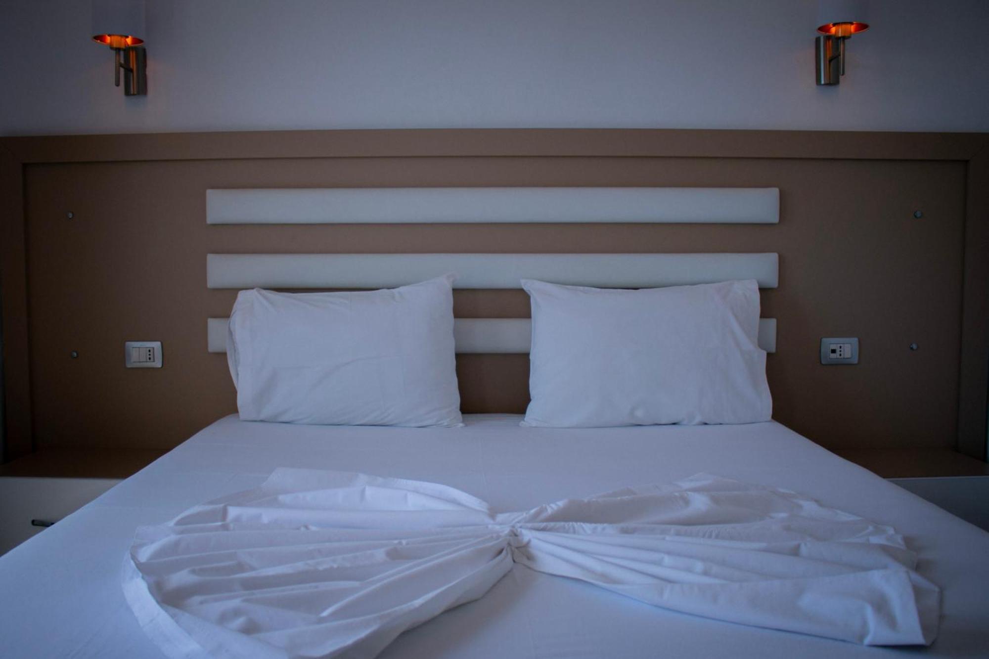 Hotel Fron Sarande Exterior photo