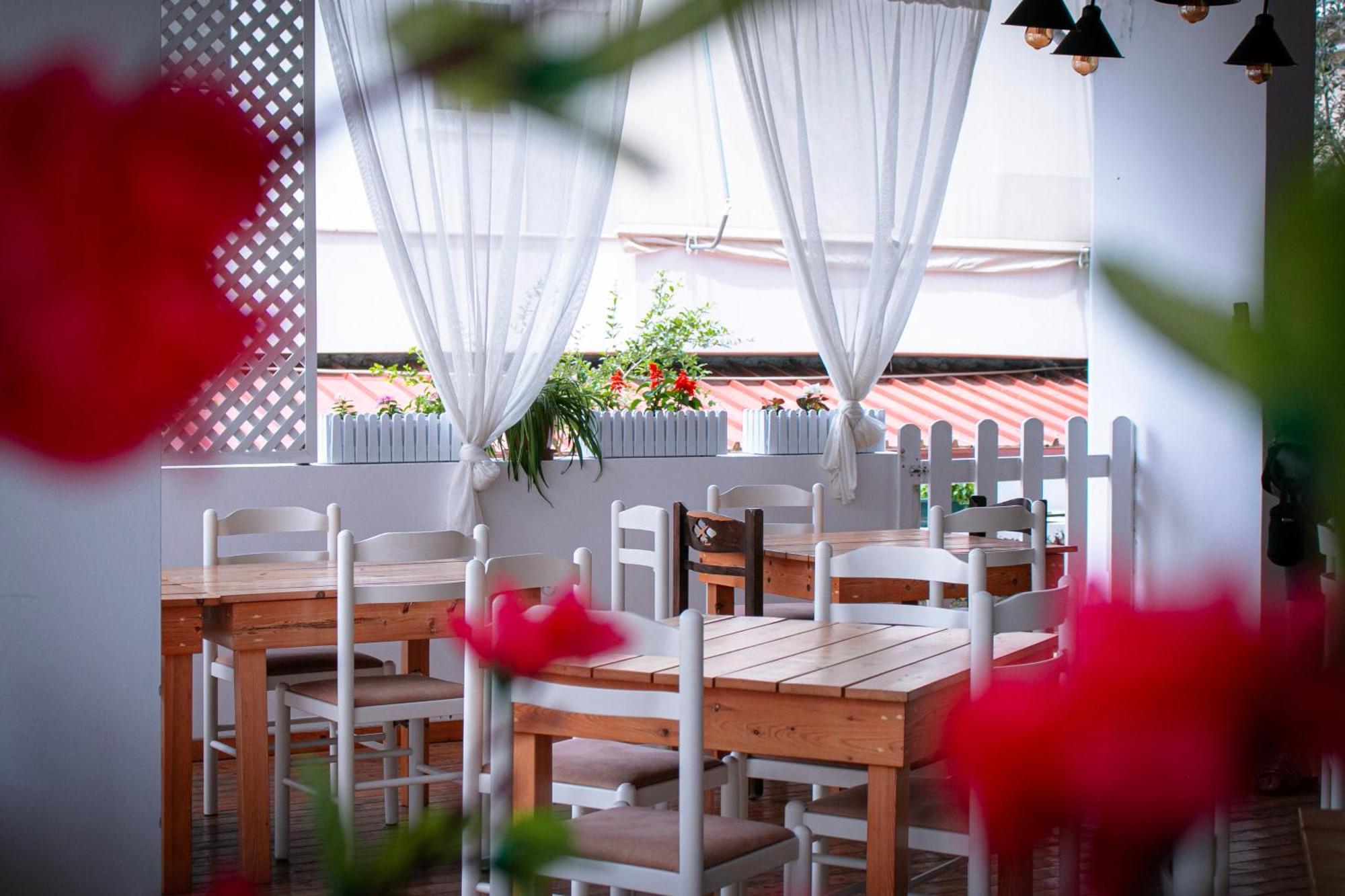 Hotel Fron Sarande Exterior photo