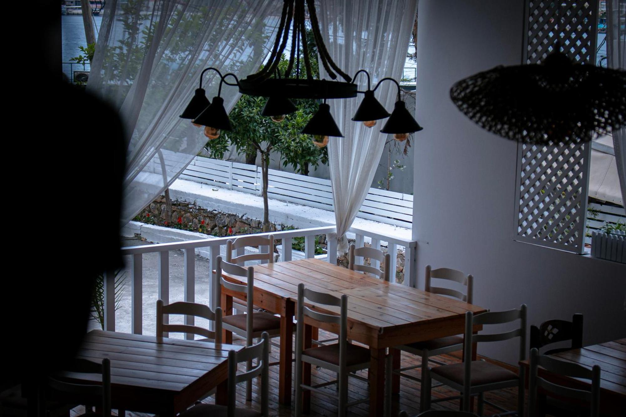 Hotel Fron Sarande Exterior photo